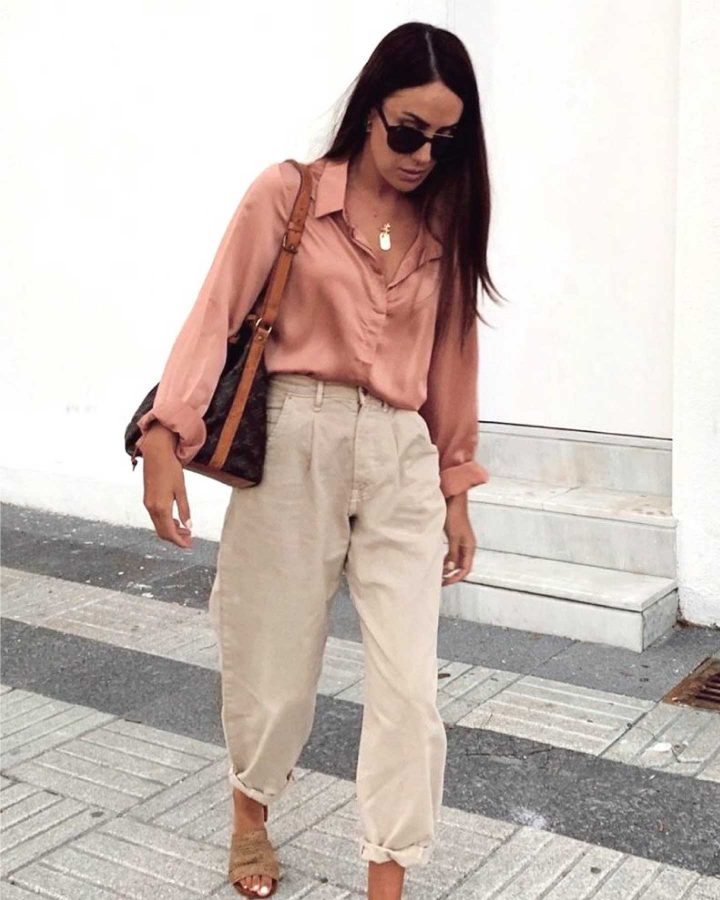 look with beige jeans