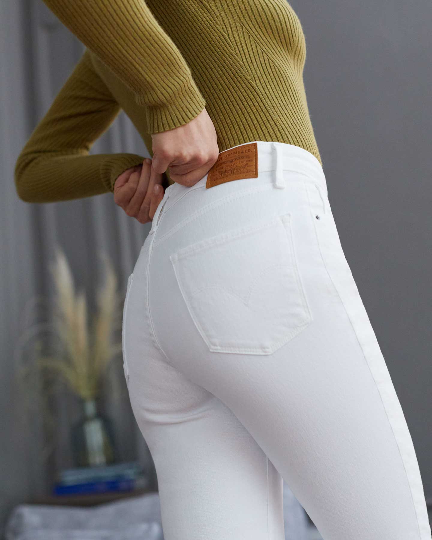 Aprende a combinar el pantalón blanco a la perfección este verano -  Lookiero Blog