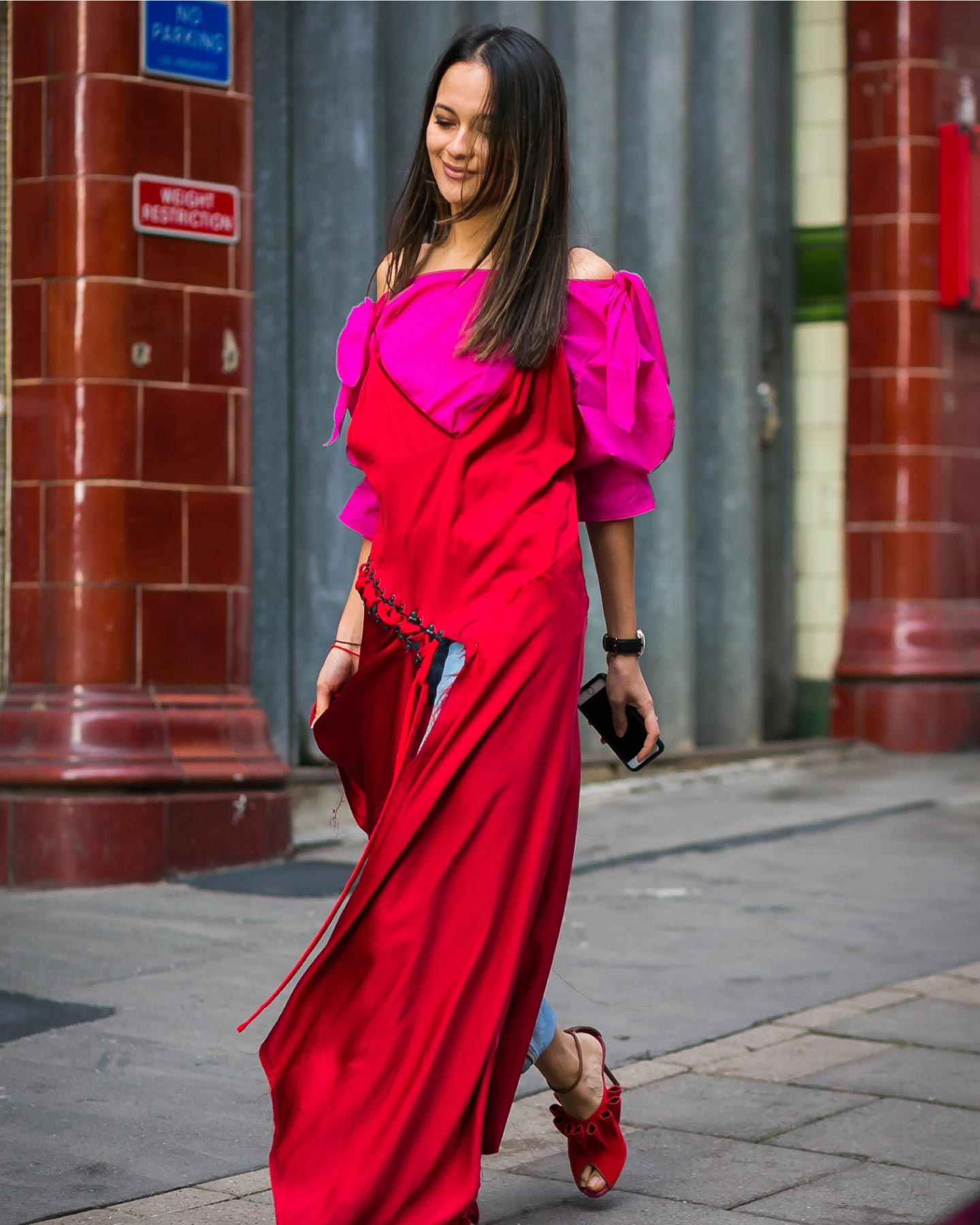 Ideas de looks navideños para combinar un vestido rojo - Lookiero Blog